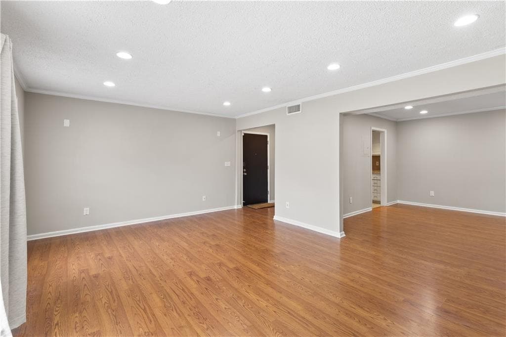 2 bedroom, 2 bathroom, 1,206 sq ft condominium under contract at 6851 Roswell Road O28, Atlanta, GA 30328 — photo 7