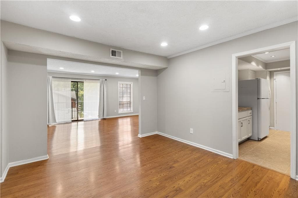 2 bedroom, 2 bathroom, 1,206 sq ft condominium under contract at 6851 Roswell Road O28, Atlanta, GA 30328 — photo 10