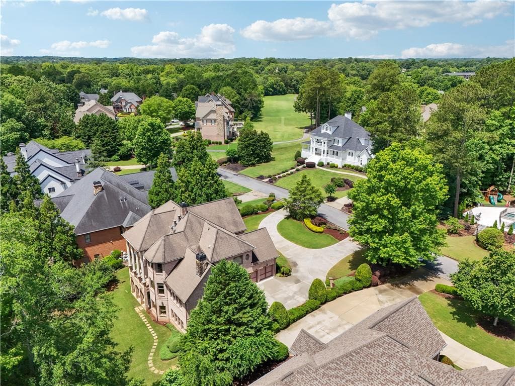 5 bedroom, 5 bathroom, 7,843 sq ft single family residence under contract at 6935 Wakehurst Place, Cumming, GA 30040 — photo 4
