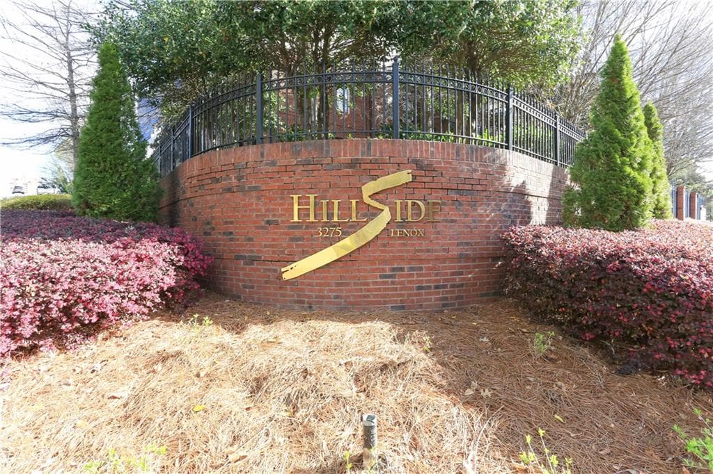 2 bedroom, 3 bathroom, 1,423 sq ft condominium for sale at 3275 Lenox Road 208, Atlanta, GA 30324 — photo 1 of 31
