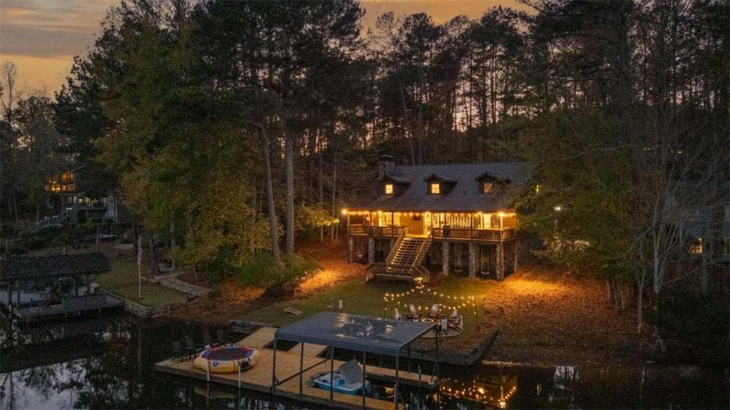 4 bedroom, 3 bathroom, 2,941 sq ft single family residence sold at 129 Broadwater Court, Waleska, GA 30183