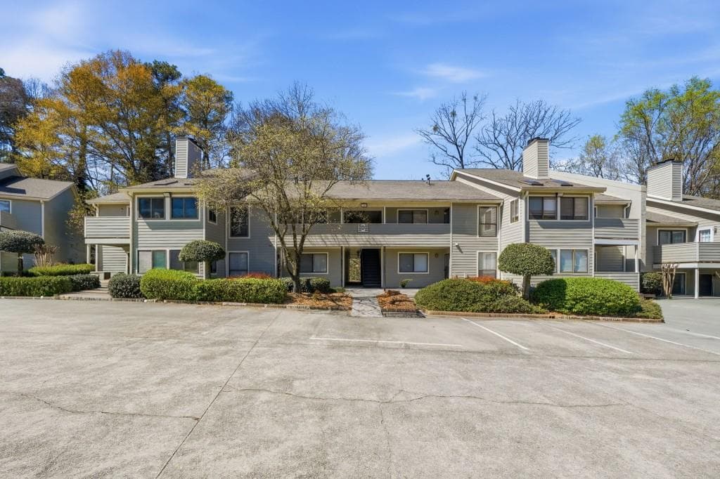 2 bedroom, 2 bathroom, 1,196 sq ft condominium sold at 3428 Ivys Walk, Atlanta, GA 30340