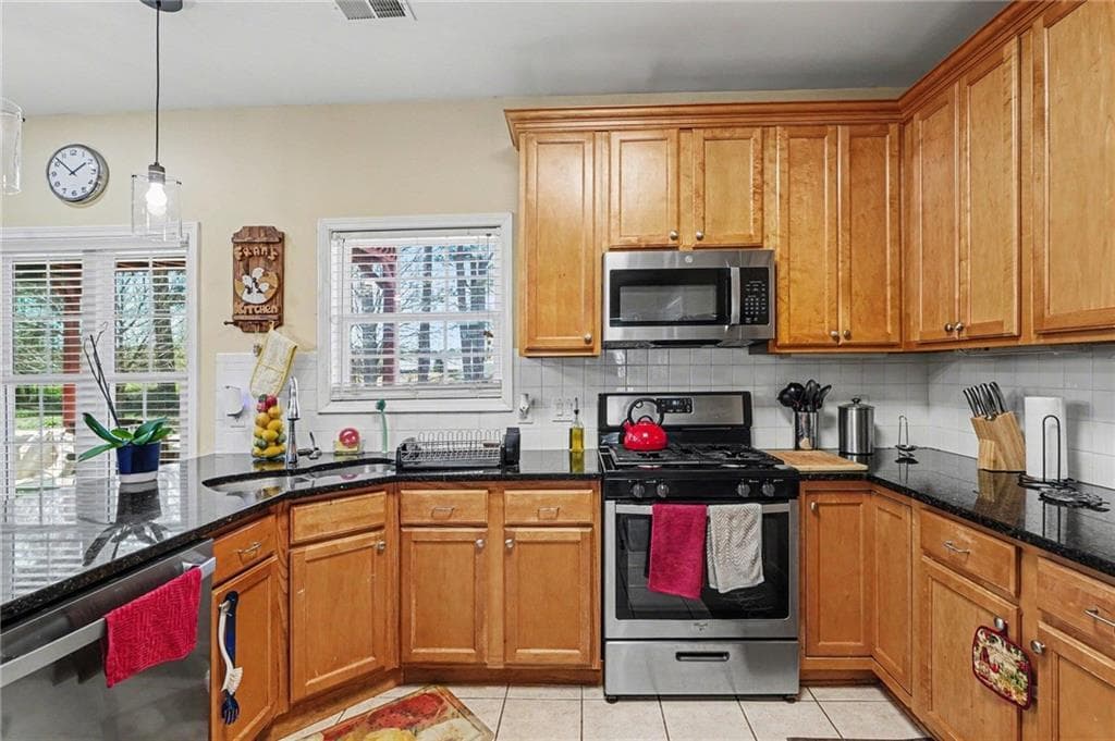 4 bedroom, 3 bathroom, 2,261 sq ft single family residence for sale at 226 Long Drive, Mcdonough, GA 30253 — photo 9