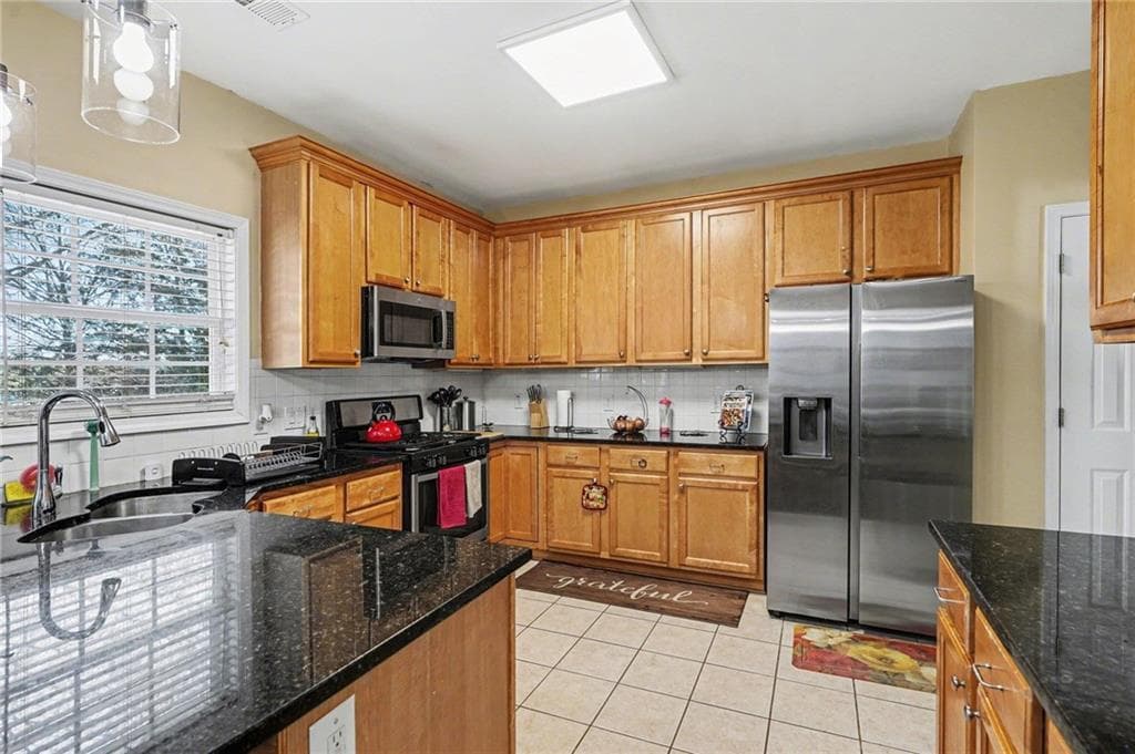 4 bedroom, 3 bathroom, 2,261 sq ft single family residence for sale at 226 Long Drive, Mcdonough, GA 30253 — photo 10