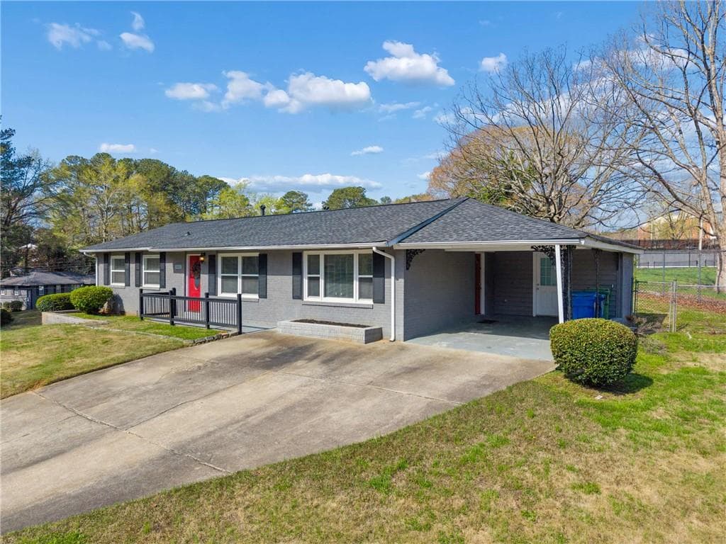 3 bedroom, 3 bathroom, 1,555 sq ft single family residence under contract at 2411 Harvel Drive, Atlanta, GA 30318 — photo 2