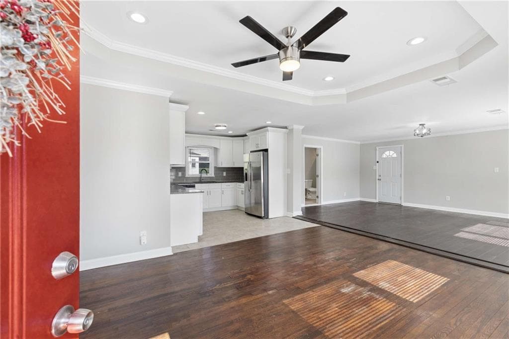3 bedroom, 3 bathroom, 1,555 sq ft single family residence under contract at 2411 Harvel Drive, Atlanta, GA 30318 — photo 4