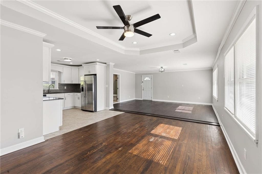 3 bedroom, 3 bathroom, 1,555 sq ft single family residence under contract at 2411 Harvel Drive, Atlanta, GA 30318 — photo 5