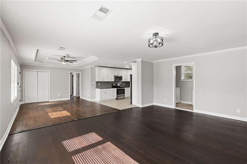 3 bedroom, 3 bathroom, 1,555 sq ft single family residence under contract at 2411 Harvel Drive, Atlanta, GA 30318 — photo 7