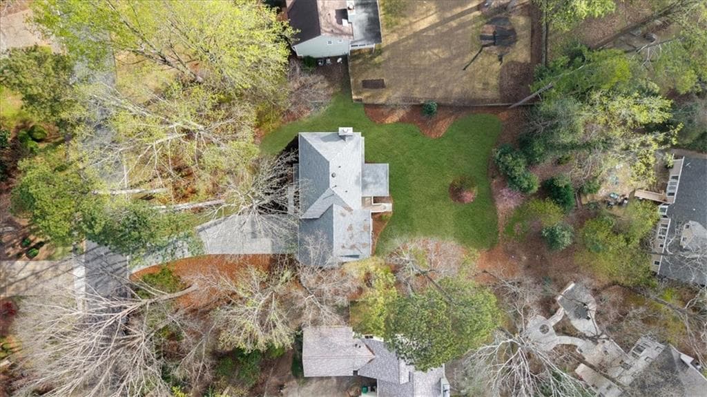 5 bedroom, 3 bathroom, 3,821 sq ft single family residence under contract at 4466 Windsor Oaks Circle, Marietta, GA 30066 — photo 2