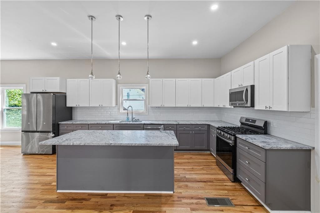 4 bedroom, 5 bathroom, 3,200 sq ft single family residence under contract at 2166 Belvedere Avenue, Atlanta, GA 30311 — photo 6