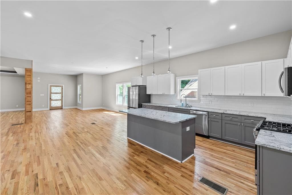 4 bedroom, 5 bathroom, 3,200 sq ft single family residence under contract at 2166 Belvedere Avenue, Atlanta, GA 30311 — photo 7