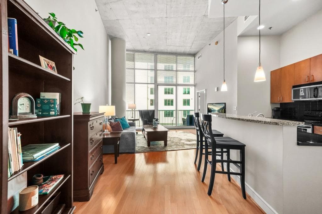 1 bedroom, 1 bathroom, 866 sq ft condominium under contract at 44 Peachtree Place 525, Atlanta, GA 30309
