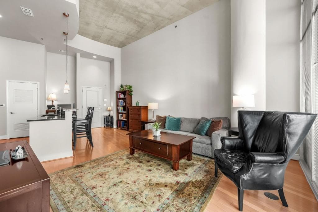 1 bedroom, 1 bathroom, 866 sq ft condominium under contract at 44 Peachtree Place 525, Atlanta, GA 30309 — photo 4