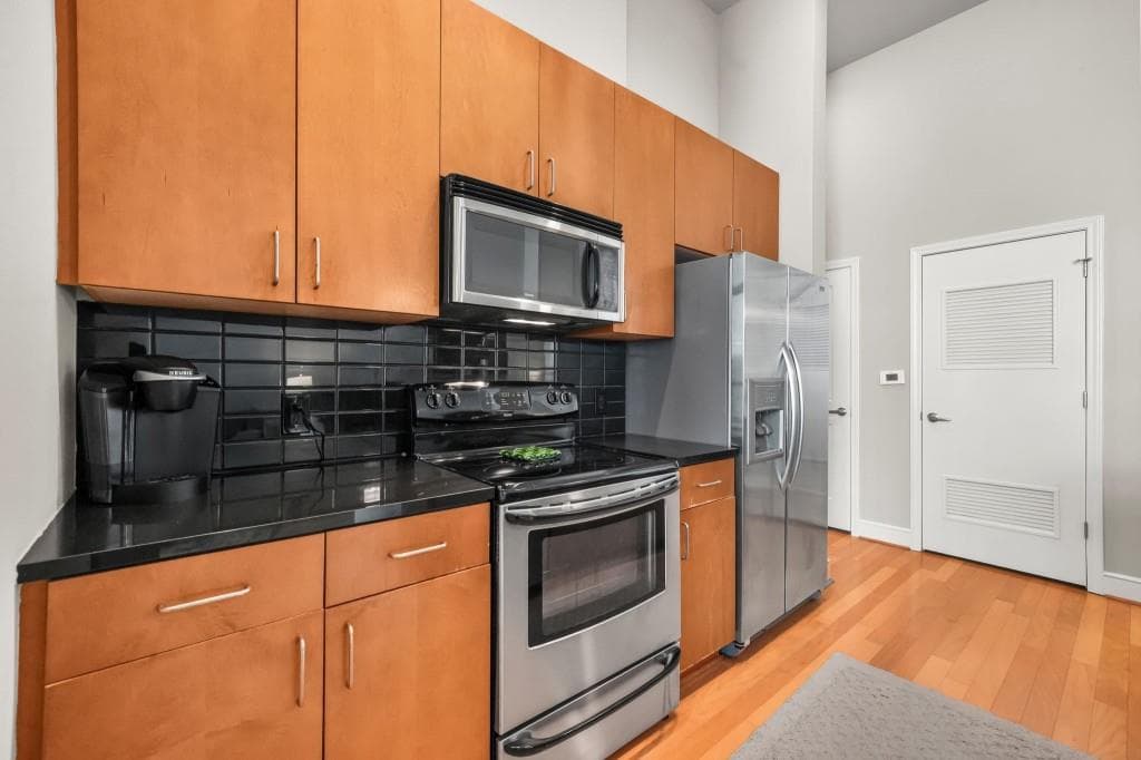 1 bedroom, 1 bathroom, 866 sq ft condominium under contract at 44 Peachtree Place 525, Atlanta, GA 30309 — photo 7