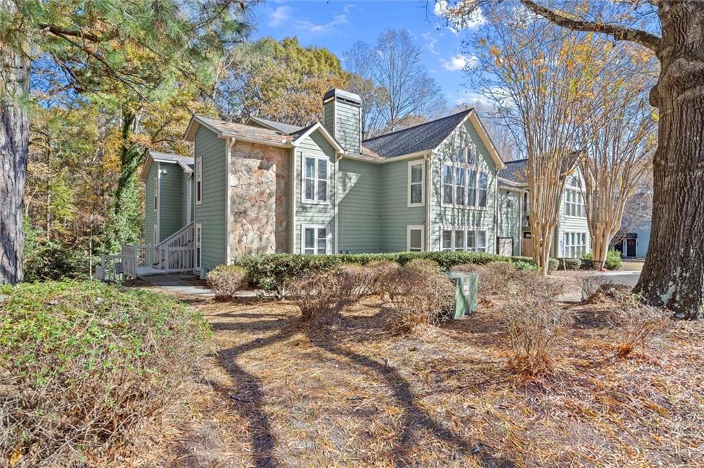 2 bedroom, 2 bathroom, 1,360 sq ft condominium for sale at 3209 Canyon Point Circle, Roswell, GA 30076