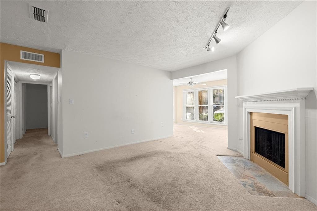 2 bedroom, 2 bathroom, 1,360 sq ft condominium for sale at 3209 Canyon Point Circle, Roswell, GA 30076 — photo 8