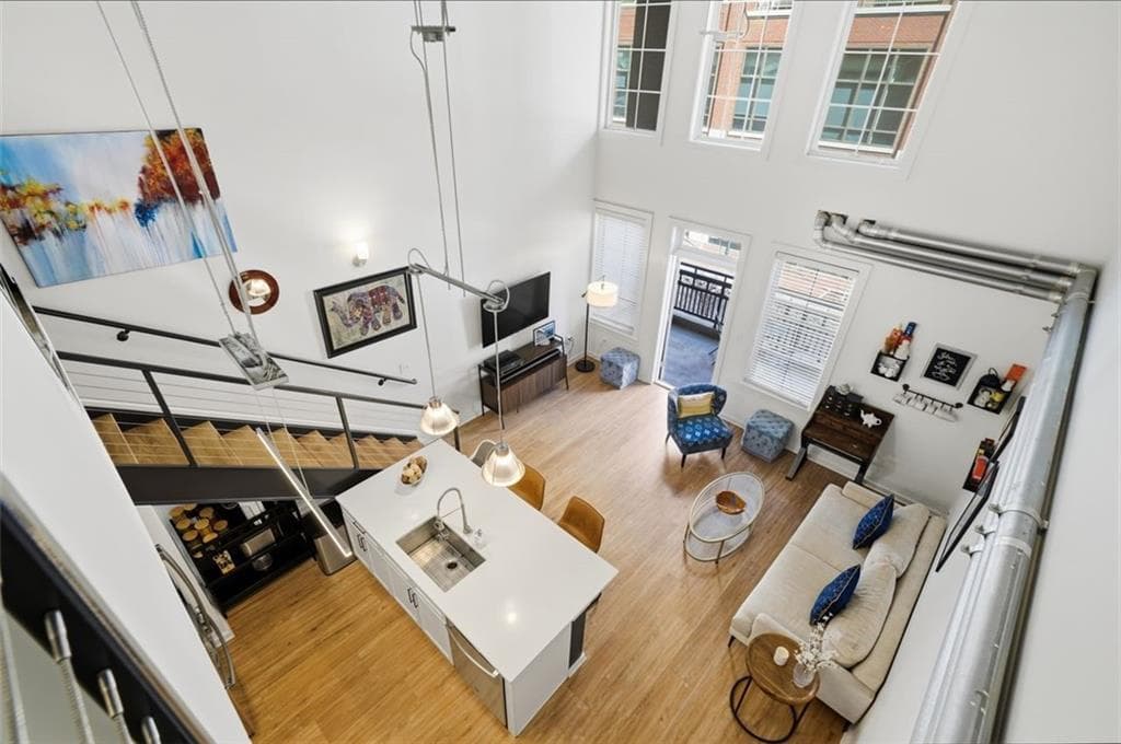 2 bedroom, 2 bathroom, 1,270 sq ft condominium sold at 260 18th Street 10215, Atlanta, GA 30363