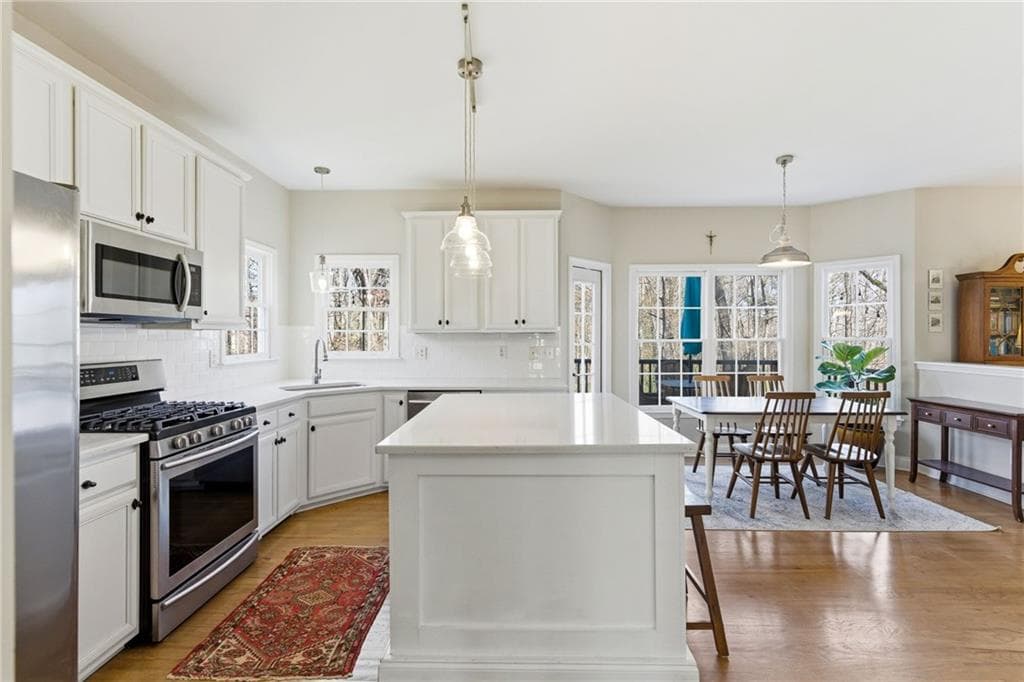 4 bedroom, 3 bathroom, 2,400 sq ft single family residence for sale at 5055 Hamptons Club Drive, Alpharetta, GA 30004 — photo 2