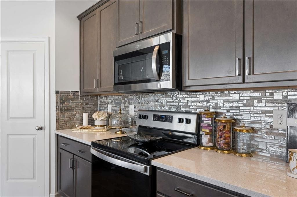 3 bedroom, 3 bathroom, 1,877 sq ft single family residence for sale at 817 Regal Lane, Atlanta, GA 30331 — photo 4