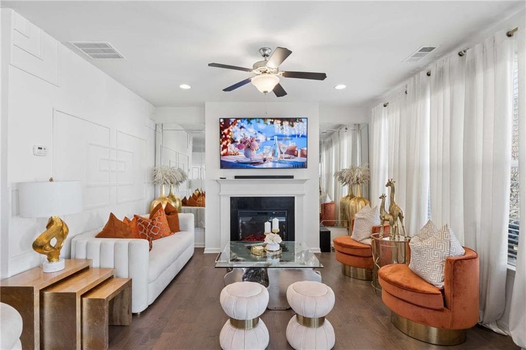 3 bedroom, 3 bathroom, 1,877 sq ft single family residence for sale at 817 Regal Lane, Atlanta, GA 30331 — photo 5