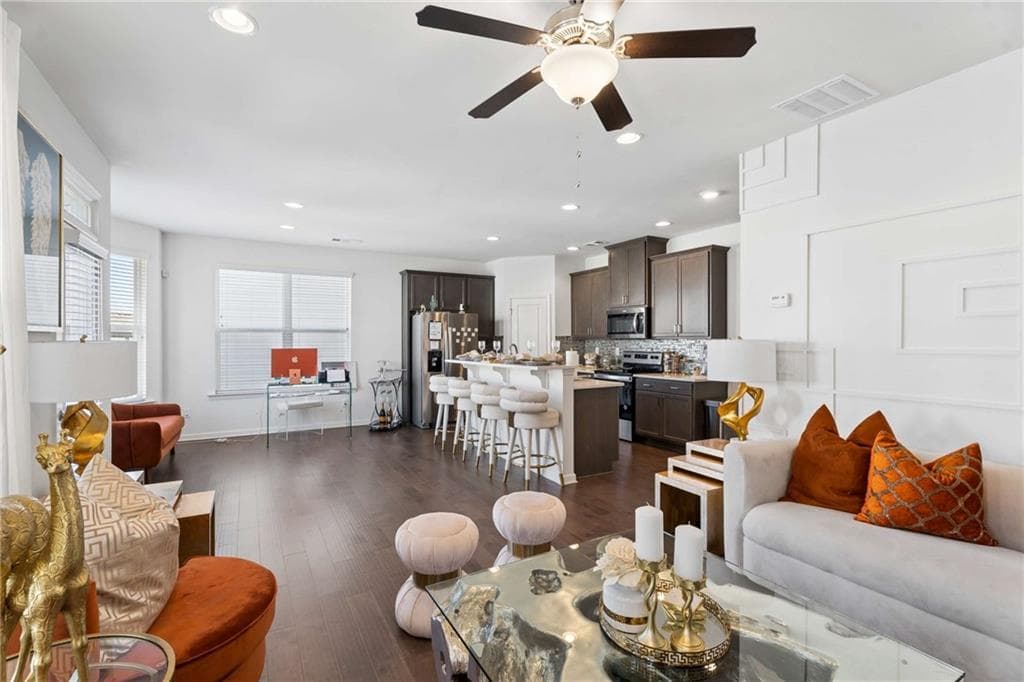 3 bedroom, 3 bathroom, 1,877 sq ft single family residence for sale at 817 Regal Lane, Atlanta, GA 30331 — photo 6