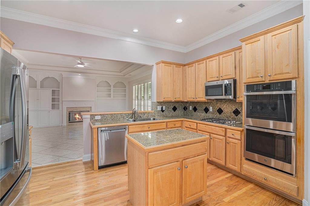 4 bedroom, 4 bathroom, 3,408 sq ft single family residence for sale at 5003 Village Terrace Drive, Atlanta, GA 30338 — photo 2