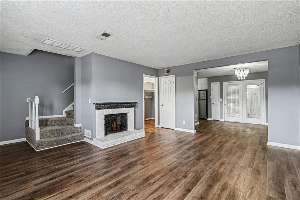 2 bedroom, 3 bathroom, 1,240 sq ft townhouse for sale at 1016 Old Holcomb Bridge Road, Roswell, GA 30076 — photo 3