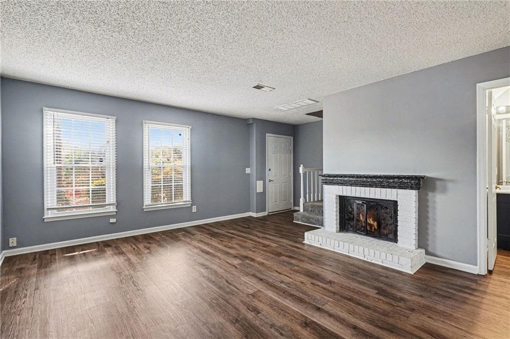 2 bedroom, 3 bathroom, 1,240 sq ft townhouse for sale at 1016 Old Holcomb Bridge Road, Roswell, GA 30076 — photo 4