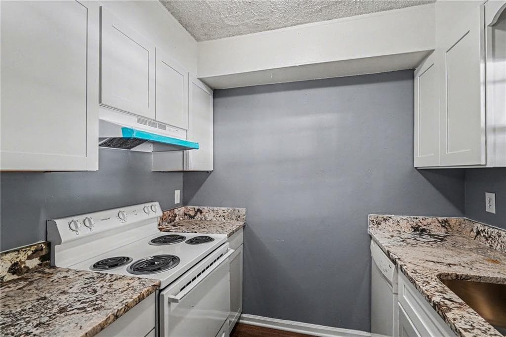 2 bedroom, 3 bathroom, 1,240 sq ft townhouse for sale at 1016 Old Holcomb Bridge Road, Roswell, GA 30076 — photo 10