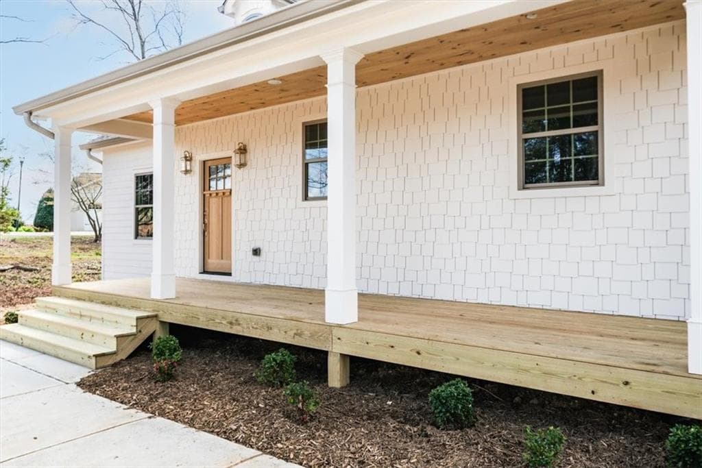 3 bedroom, 4 bathroom, 2,800 sq ft single family residence under contract at 6022 Ben Parks Road, Murrayville, GA 30564 — photo 2