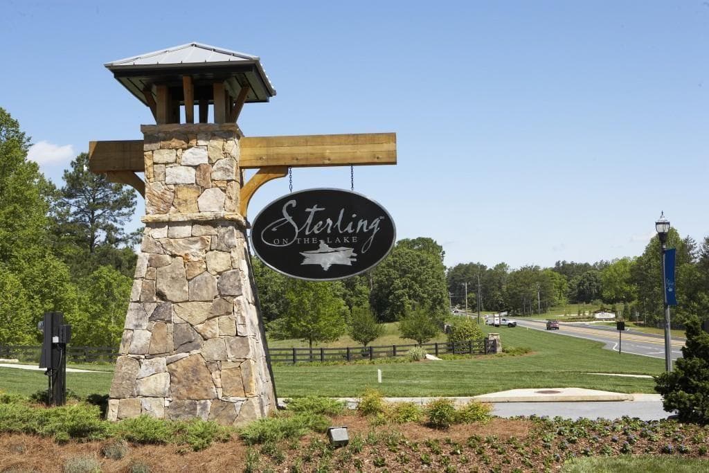 single family residence under contract at 6927 Conifer Court, Flowery Branch, GA 30542 — photo 3