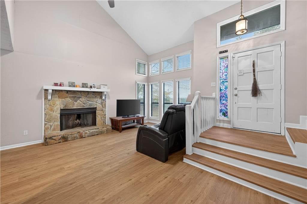 3 bedroom, 2 bathroom, 1,765 sq ft single family residence for sale at 1131 Bailing Drive, Lawrenceville, GA 30043 — photo 5