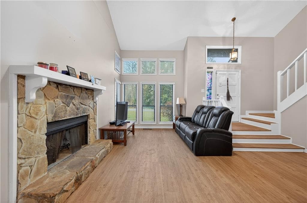3 bedroom, 2 bathroom, 1,765 sq ft single family residence for sale at 1131 Bailing Drive, Lawrenceville, GA 30043 — photo 6