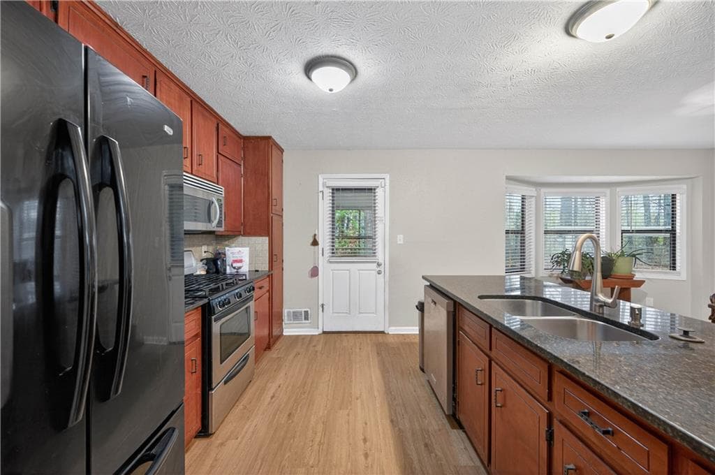 3 bedroom, 2 bathroom, 1,765 sq ft single family residence for sale at 1131 Bailing Drive, Lawrenceville, GA 30043 — photo 9
