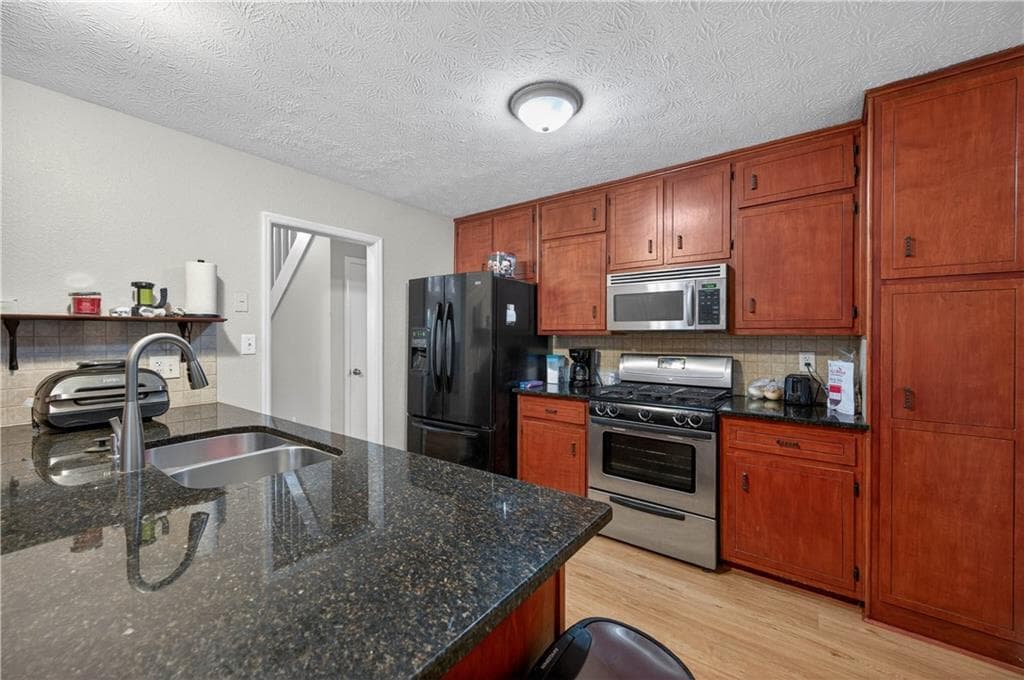 3 bedroom, 2 bathroom, 1,765 sq ft single family residence for sale at 1131 Bailing Drive, Lawrenceville, GA 30043 — photo 10