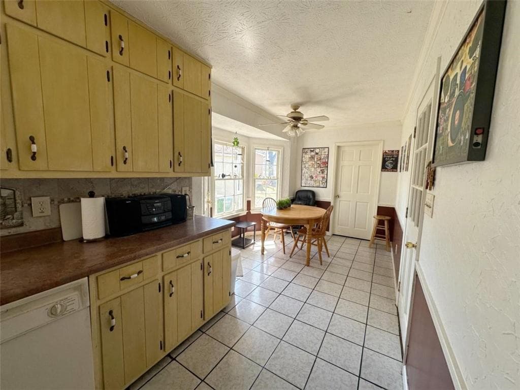 4 bedroom, 4 bathroom, 2,700 sq ft single family residence for sale at 3550 Drum Roll Lane, Snellville, GA 30039 — photo 6