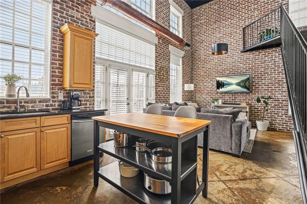 2 bedroom, 2 bathroom, 1,367 sq ft condominium for sale at 5434 Peachtree Road 119, Atlanta, GA 30341 — photo 8