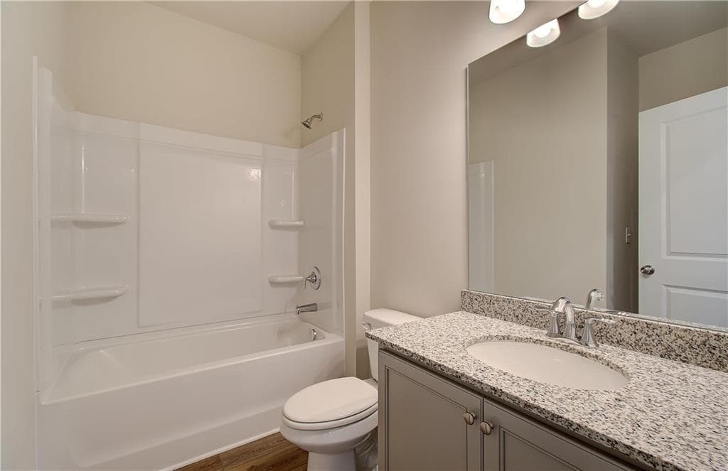 5 bedroom, 4 bathroom, 3,167 sq ft single family residence under contract at 1846 Kingsmere Run Drive, Loganville, GA 30052 — photo 8