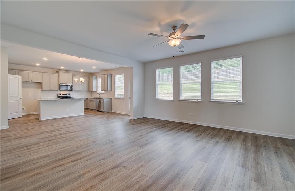 5 bedroom, 4 bathroom, 3,167 sq ft single family residence under contract at 1846 Kingsmere Run Drive, Loganville, GA 30052 — photo 9