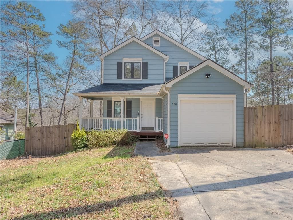 3 bedroom, 3 bathroom, 1,550 sq ft single family residence for sale at 580 Lake Drive, Snellville, GA 30039 — photo 1 of 39