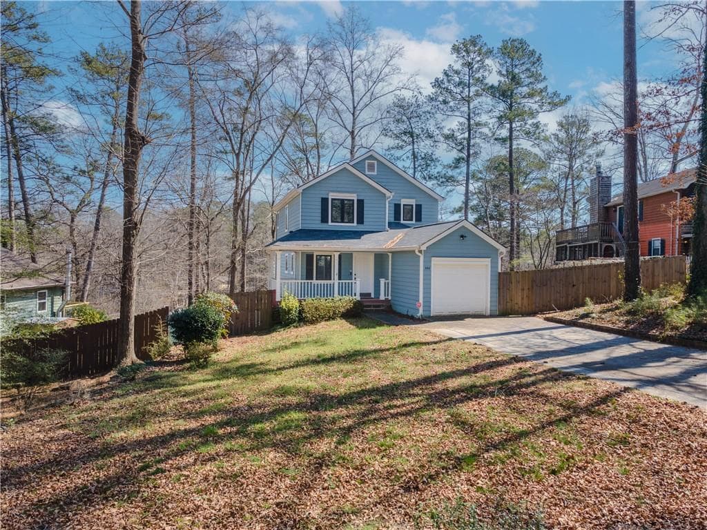 3 bedroom, 3 bathroom, 1,550 sq ft single family residence for sale at 580 Lake Drive, Snellville, GA 30039 — photo 2