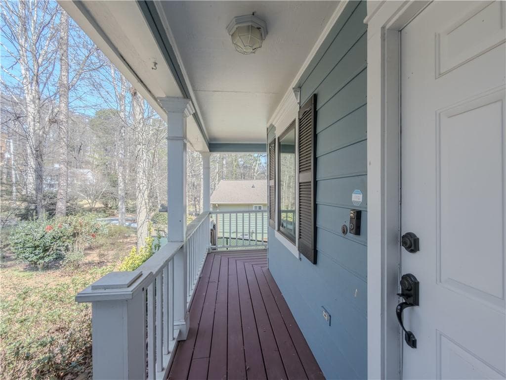 3 bedroom, 3 bathroom, 1,550 sq ft single family residence for sale at 580 Lake Drive, Snellville, GA 30039 — photo 3