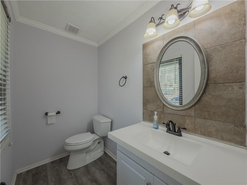 3 bedroom, 3 bathroom, 1,550 sq ft single family residence for sale at 580 Lake Drive, Snellville, GA 30039 — photo 5