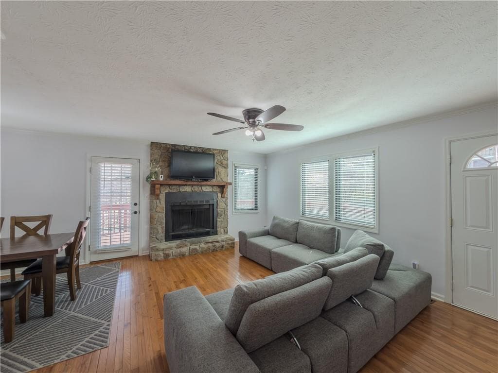 3 bedroom, 3 bathroom, 1,550 sq ft single family residence for sale at 580 Lake Drive, Snellville, GA 30039 — photo 7