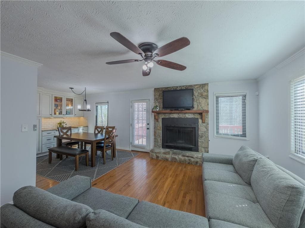 3 bedroom, 3 bathroom, 1,550 sq ft single family residence for sale at 580 Lake Drive, Snellville, GA 30039 — photo 8