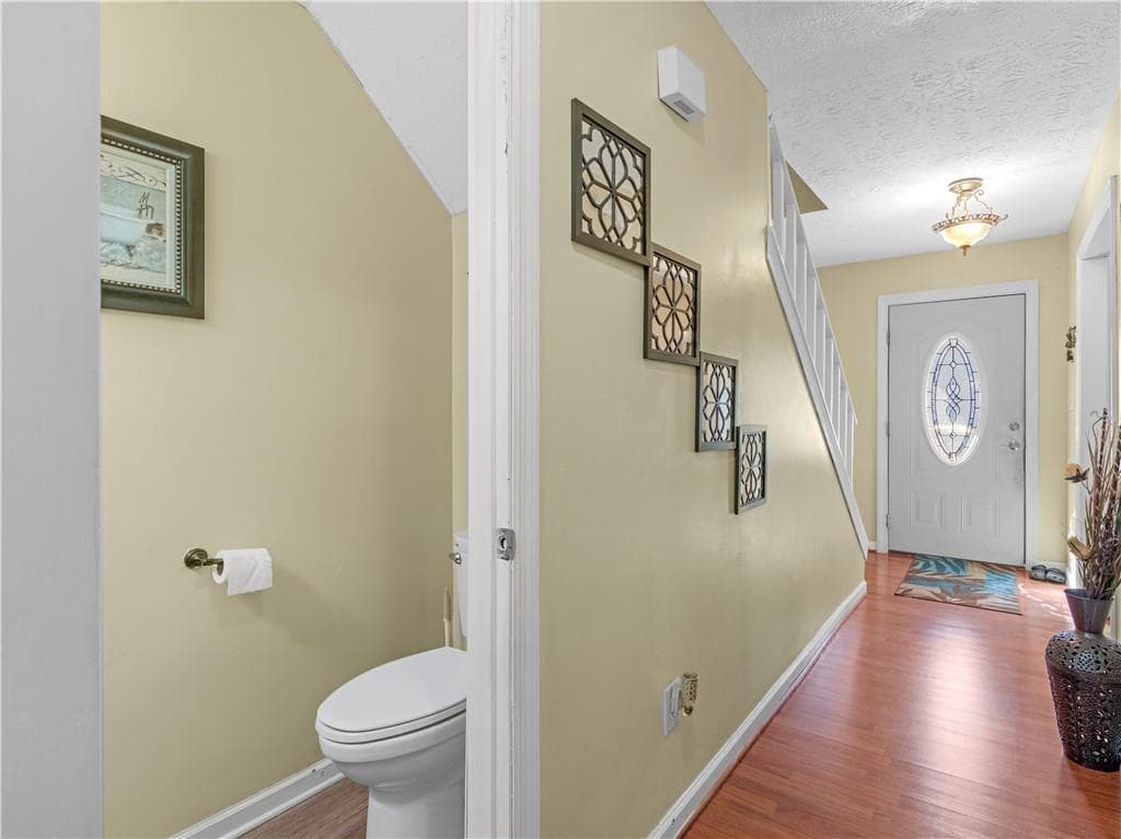 2 bedroom, 3 bathroom, 1,360 sq ft townhouse under contract at 103 Oak Circle, Stockbridge, GA 30281 — photo 3