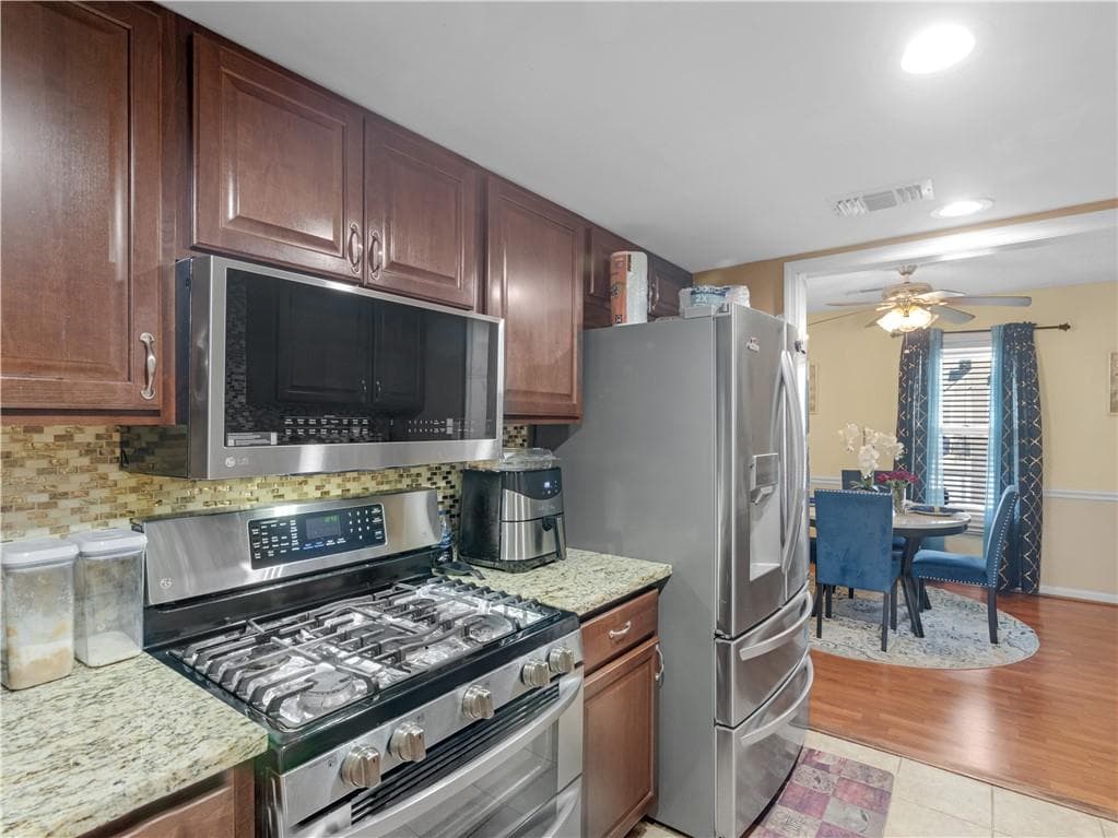 2 bedroom, 3 bathroom, 1,360 sq ft townhouse under contract at 103 Oak Circle, Stockbridge, GA 30281 — photo 5