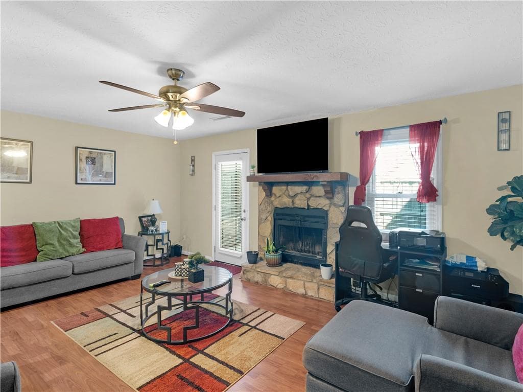 2 bedroom, 3 bathroom, 1,360 sq ft townhouse under contract at 103 Oak Circle, Stockbridge, GA 30281 — photo 7