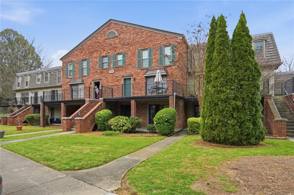 1 bedroom, 1 bathroom, 796 sq ft condominium sold at 3091 Colonial Way M2, Atlanta, GA 30341