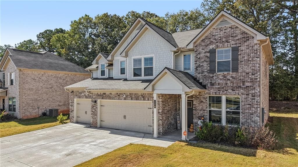 5 bedroom, 3 bathroom, 3,289 sq ft single family residence for sale at 120 Cabin Way, Hampton, GA 30228 — photo 2